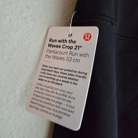 Lululemon Run with the Waves Crop 21" in Black size 6 NWT - Picture 7 of 9